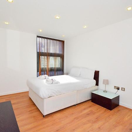 Apartment Wharf - Canary South London Exteriör bild