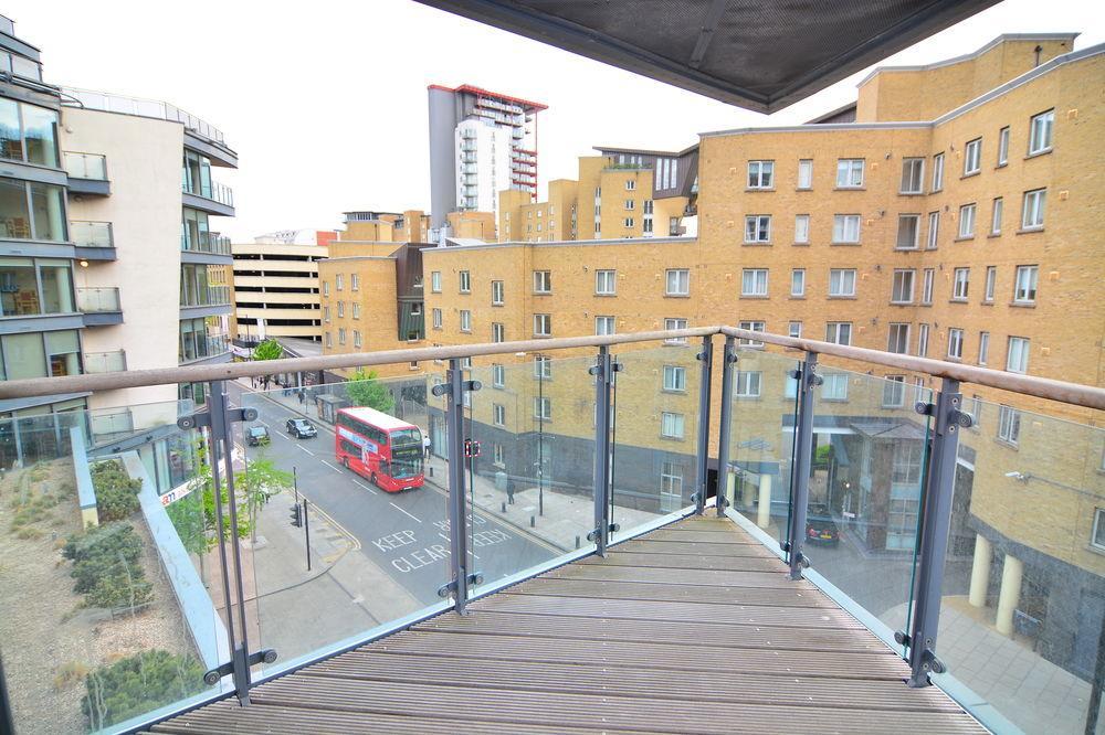 Apartment Wharf - Canary South London Exteriör bild